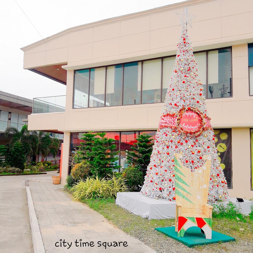 city time square christmas tree