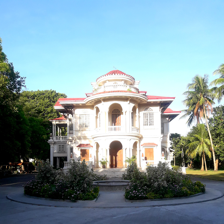 molo mansion at day