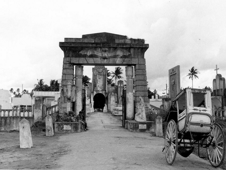 Molo Cemetery then and now
