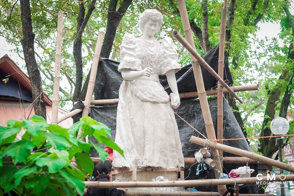 monument of pura kalaw villanueva