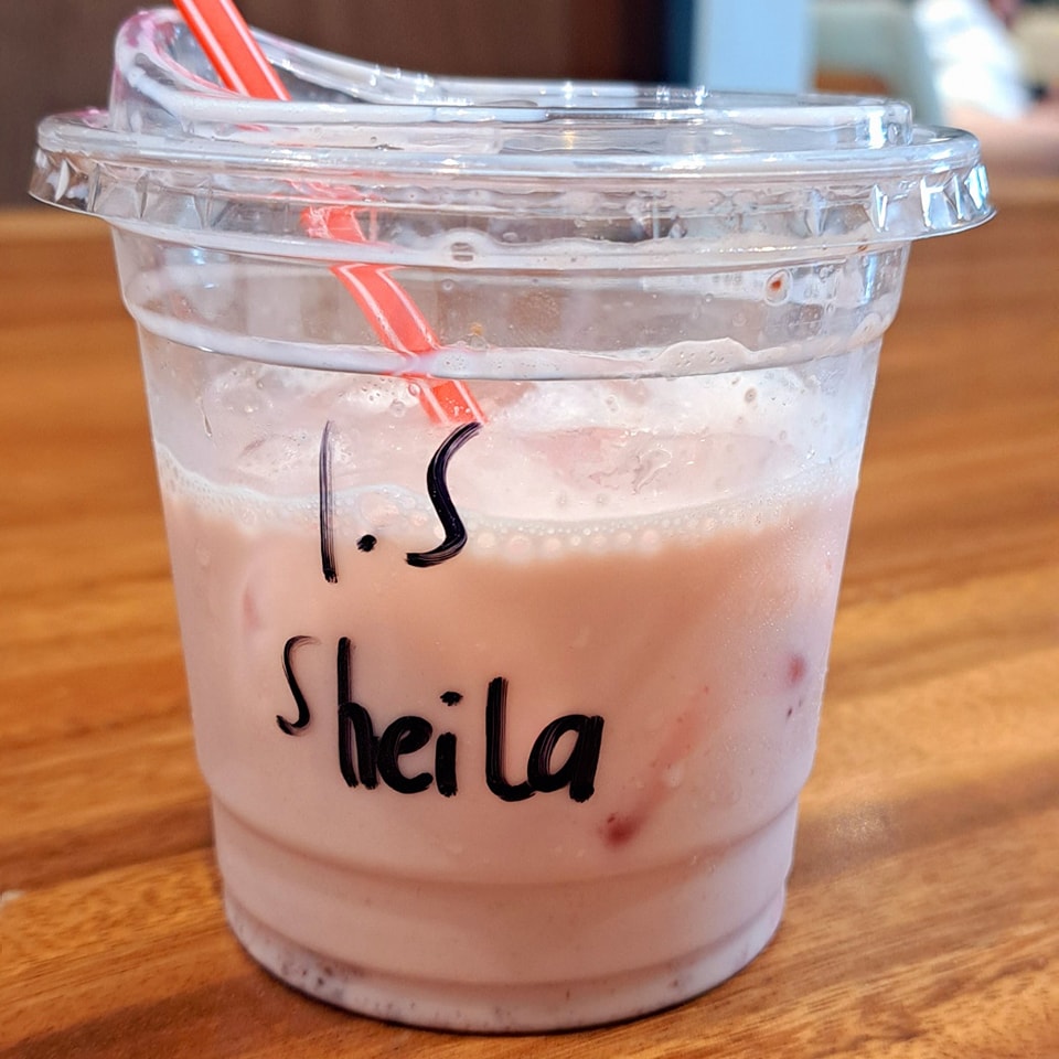 drip cafe strawberry drink