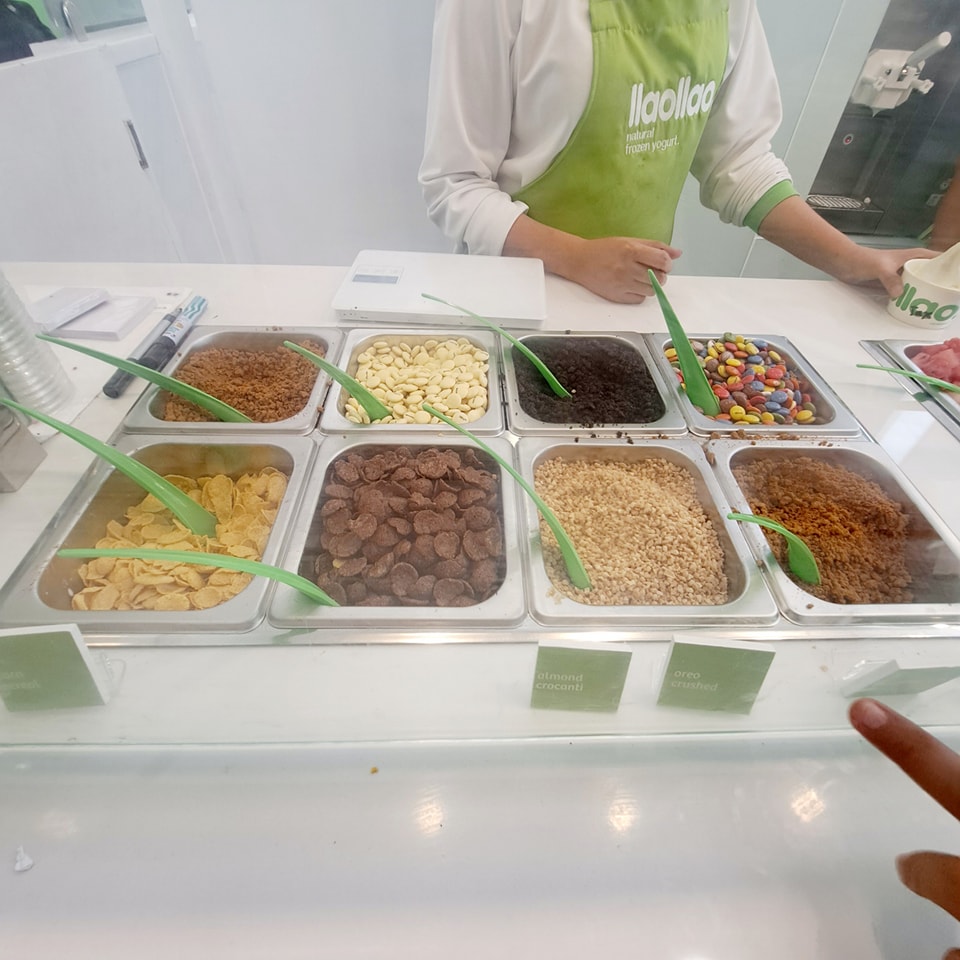 llaollao toppings candies