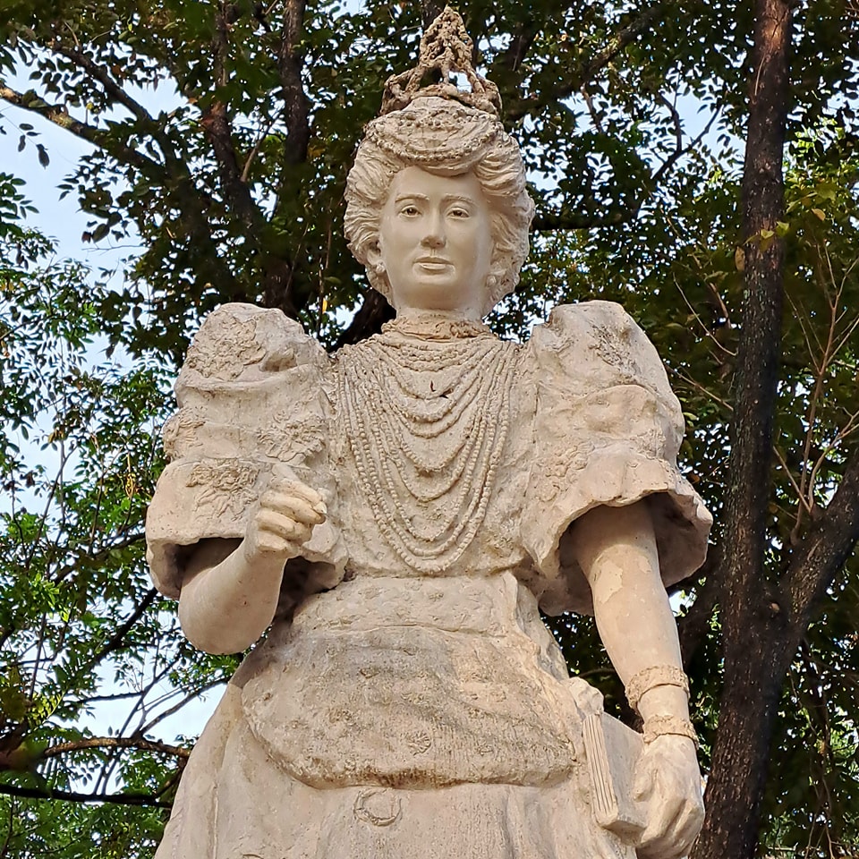 Pura Villanueva Kalaw Monument