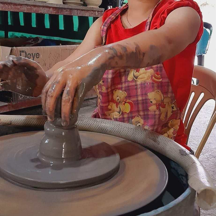 Pottery tutorial at Ceramico Arts & Crafts