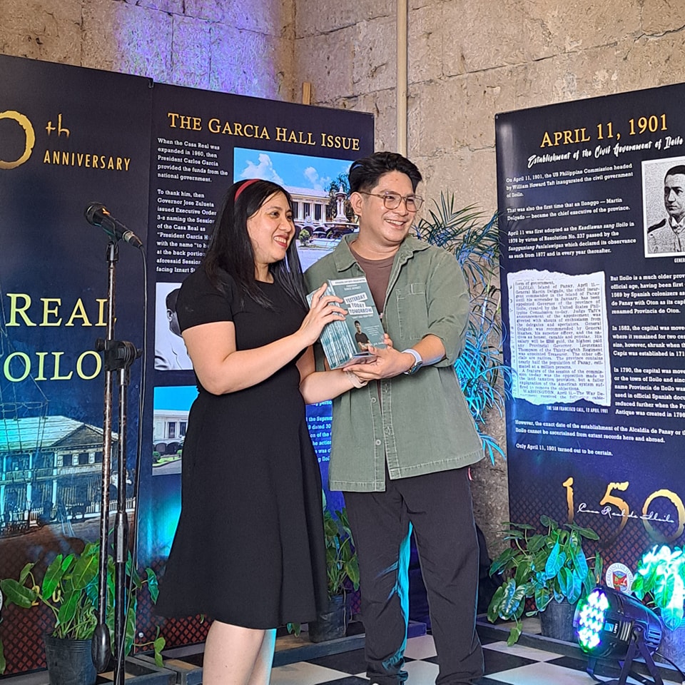 Author Nile Banga donates books to the Iloilo Provincial Library