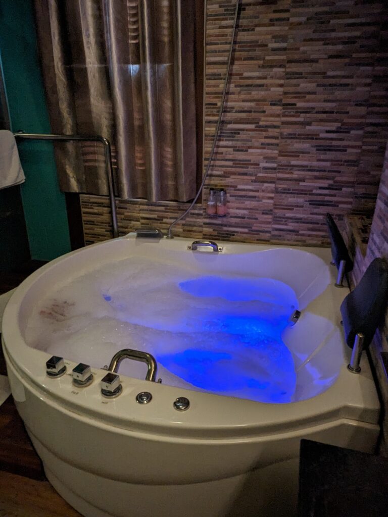 skinetics Jacuzzi